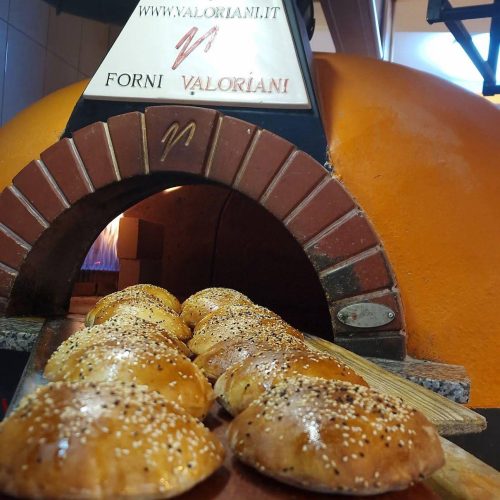 Frisch gebackene Manakish mit Za'atar